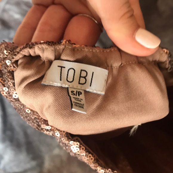 GOLD SEQUIN DRESS . WORN ONCE . SIZE SMALL . - Picture 3 of 4